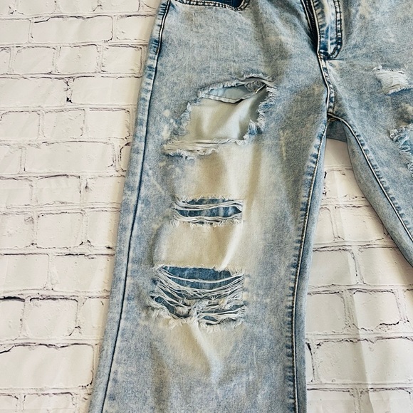 Women’s Wide Leg Flare Jean Heavy Distress size Small - Picture 2 of 7
